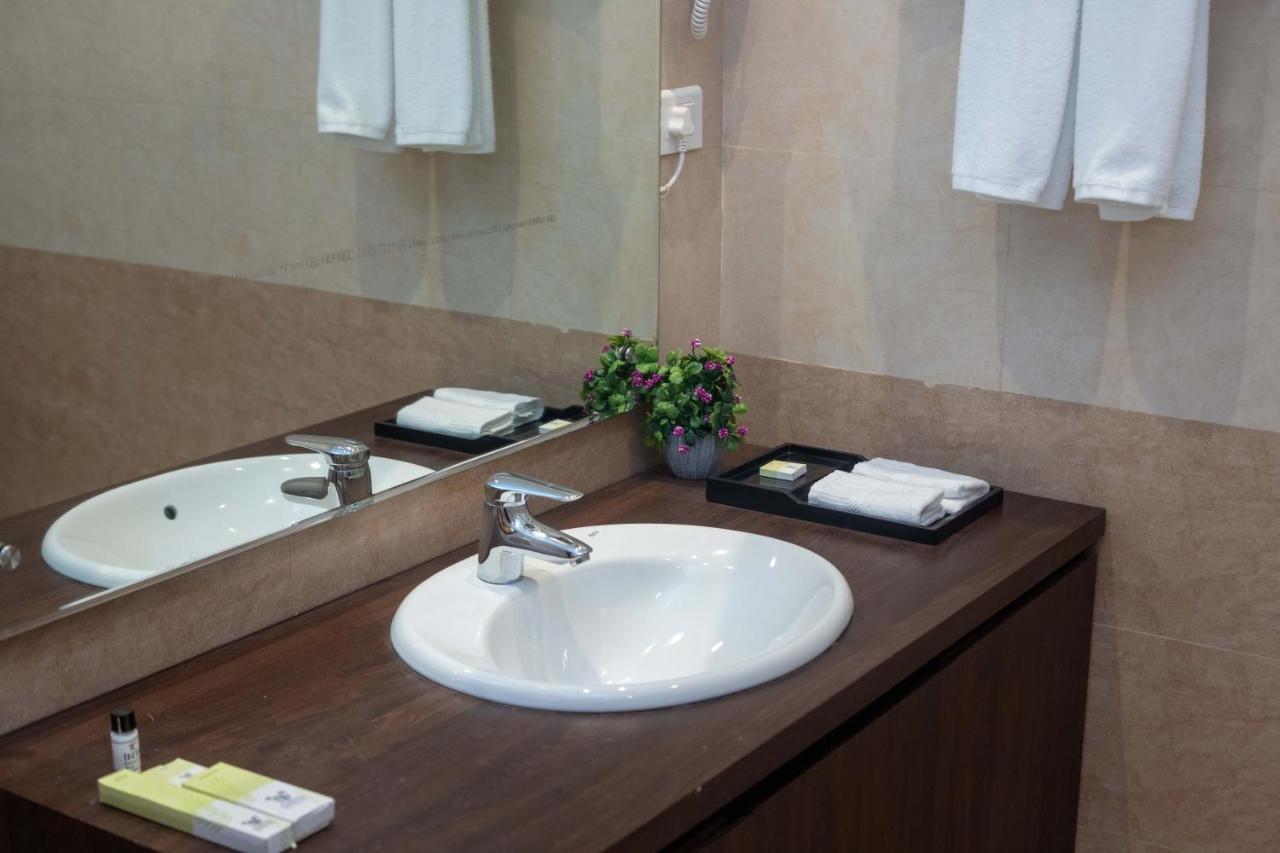 Hotel Palm International Butwal Luaran gambar