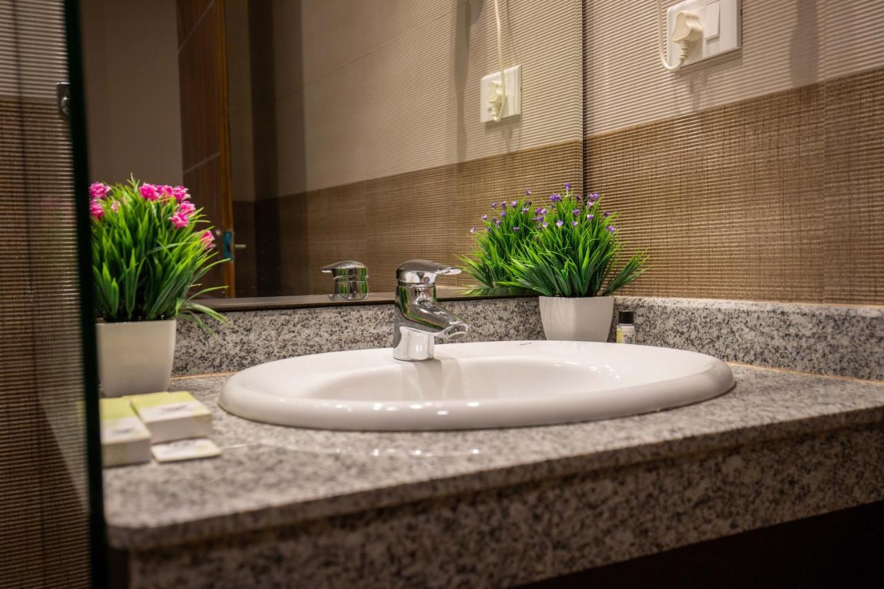 Hotel Palm International Butwal Luaran gambar